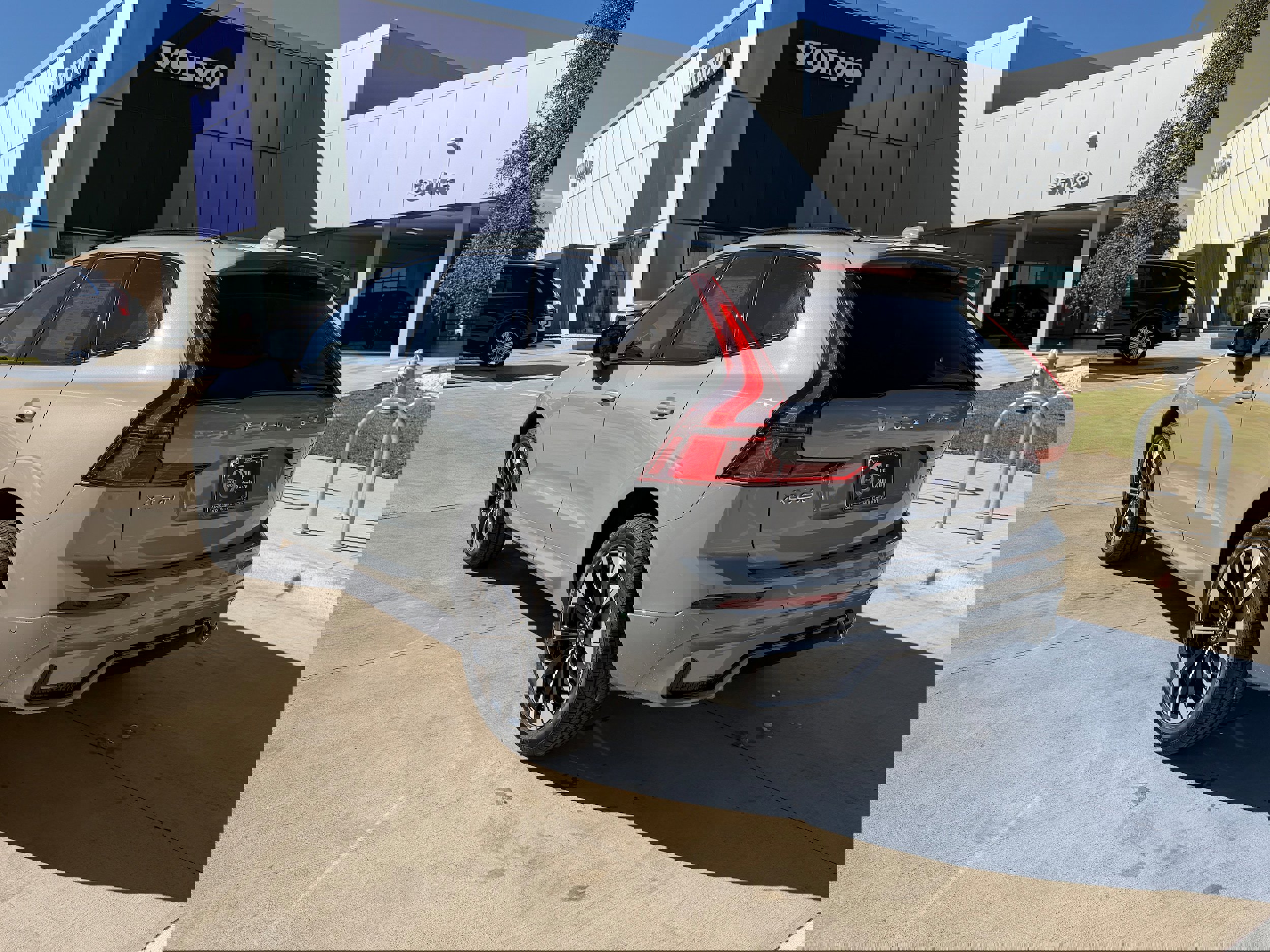 New 2026 Volvo XC60 B5 Plus w/ Protection Package Premier image 4