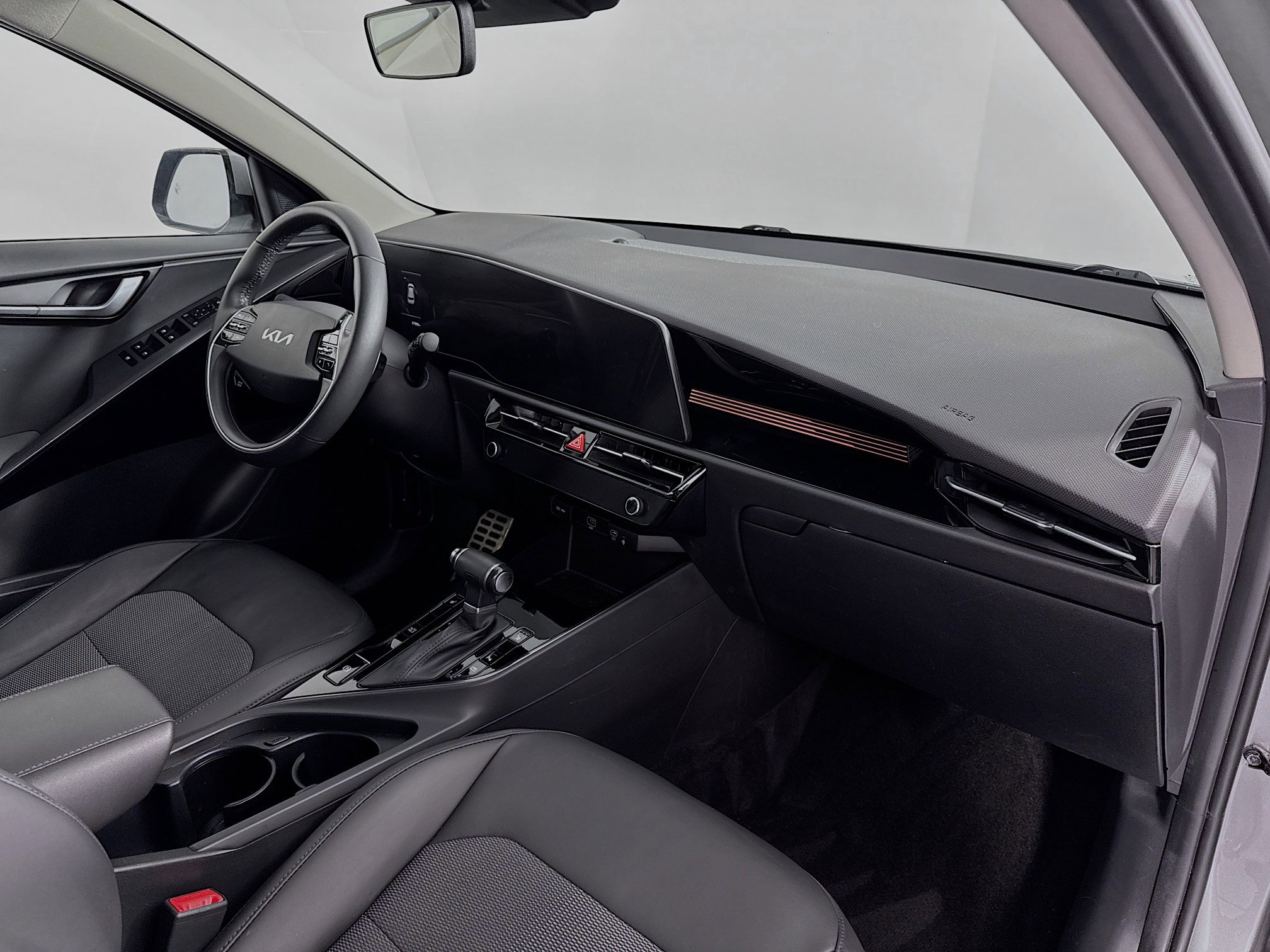 Used 2023 Kia Niro EX Touring image 30