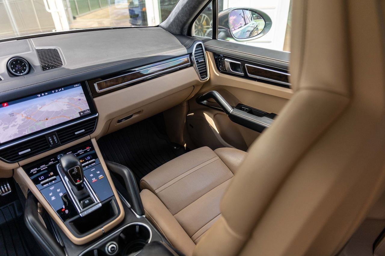 Used 2020 Porsche Cayenne Turbo AWD/4WD image 43