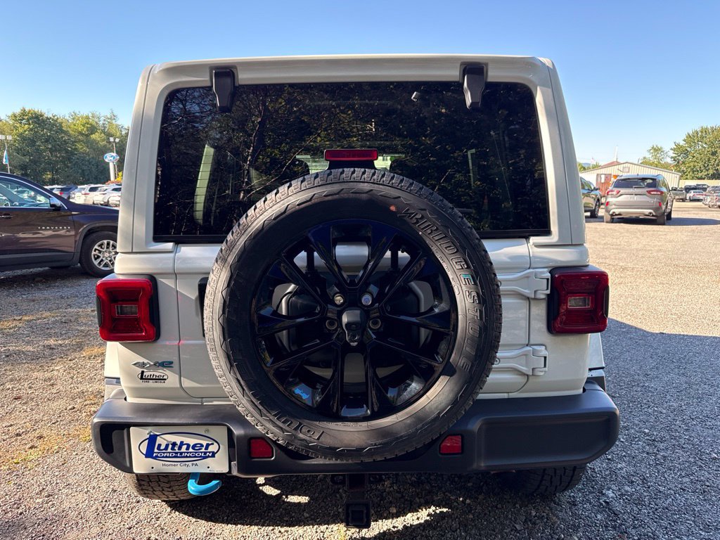 Used 2023 Jeep Wrangler Unlimited Sahara w/ Cold Weather Group AWD/4WD image 6