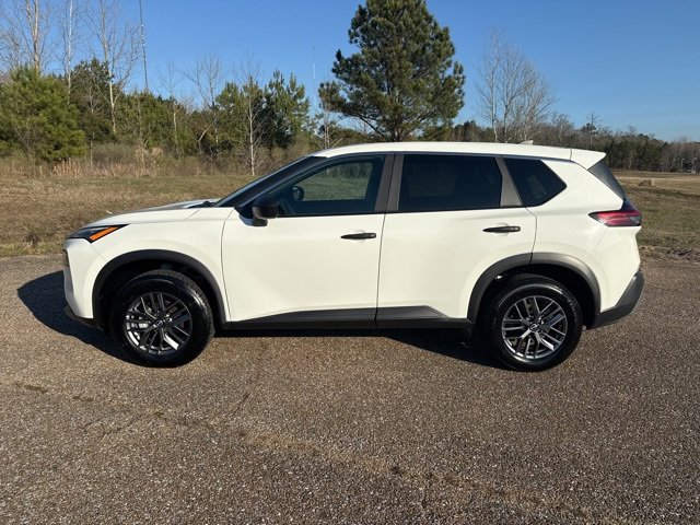 Used 2023 Nissan Rogue S image 5