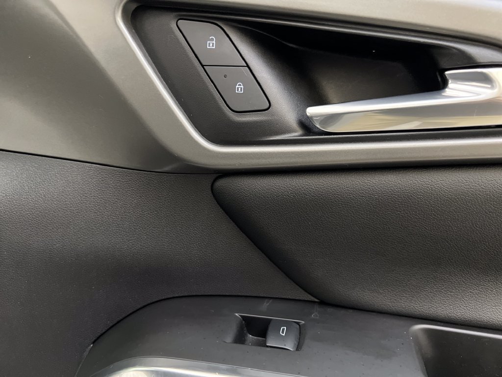 Used 2024 Chevrolet Traverse LT FWD image 39