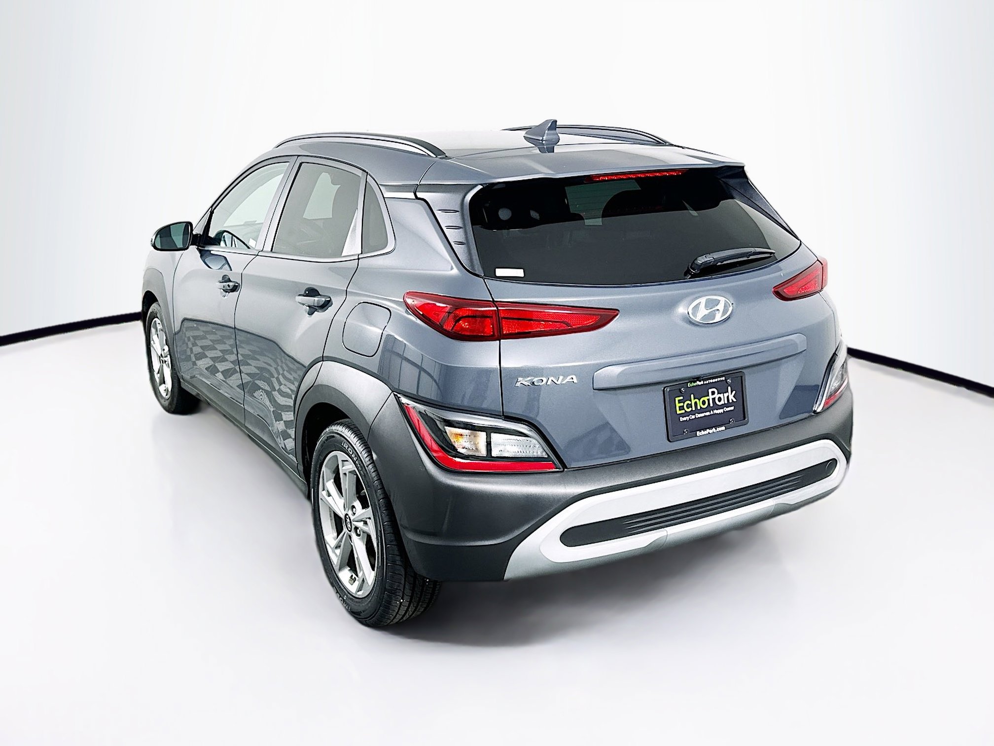 Used 2023 Hyundai Kona SEL w/ Cargo Package FWD image 5