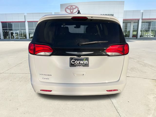 Used 2023 Chrysler Voyager LX FWD image 4