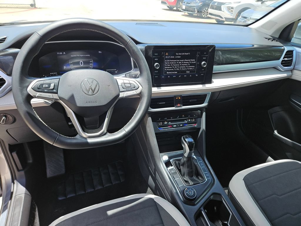 Used 2025 Volkswagen Taos SE AWD/4WD image 16