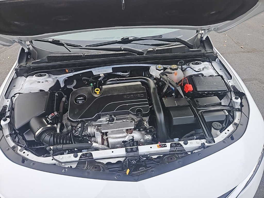 Used 2024 Chevrolet Malibu LT image 2