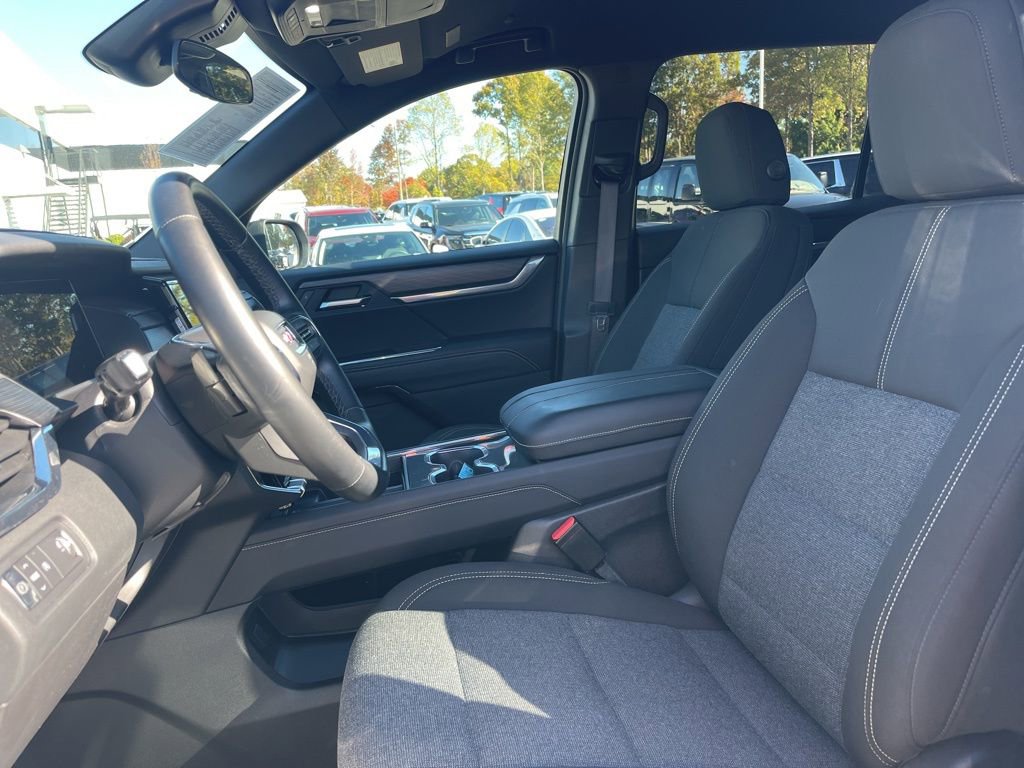 Used 2025 GMC Acadia Elevation FWD image 9