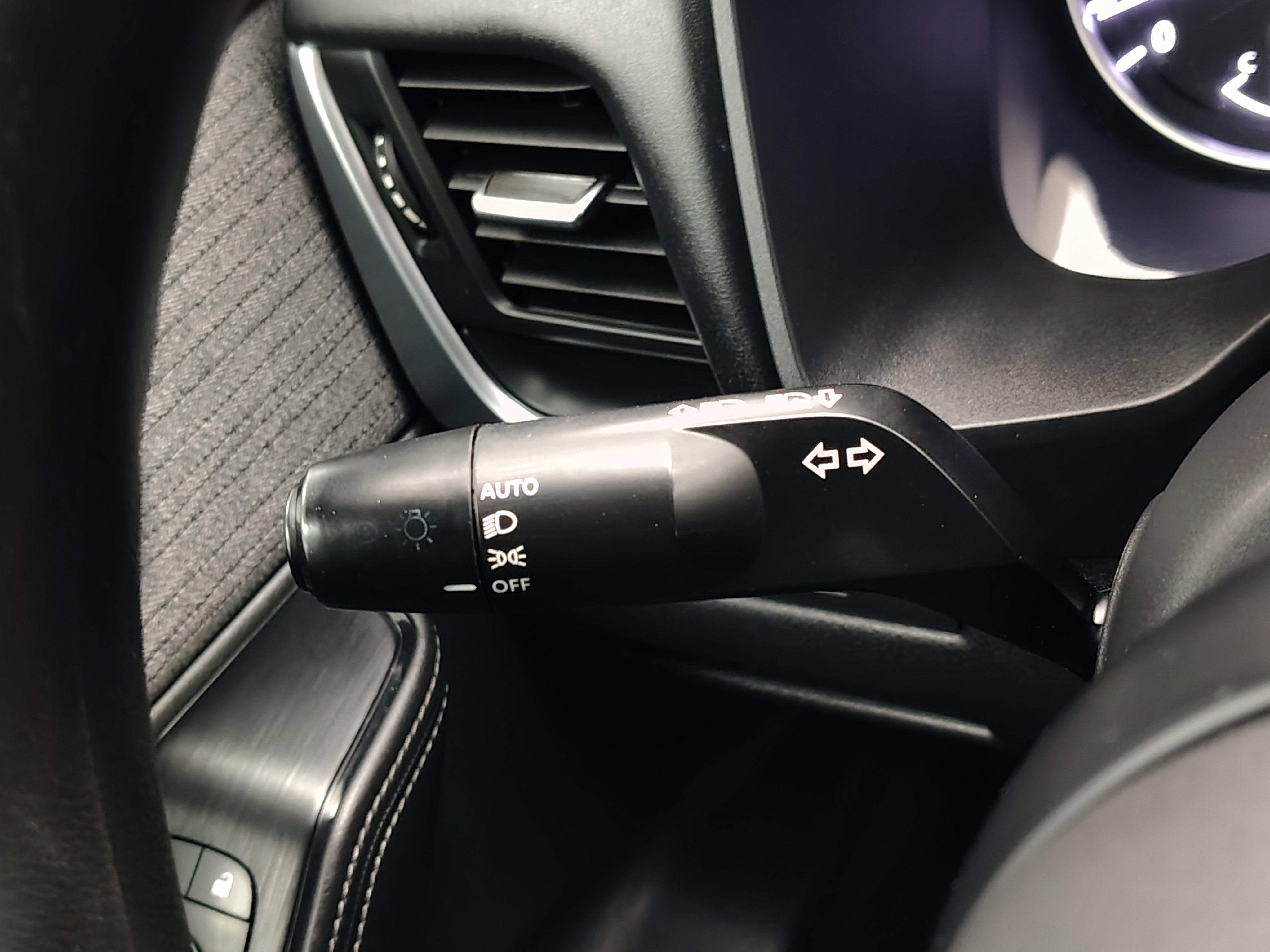 Used 2022 Nissan Rogue S image 37