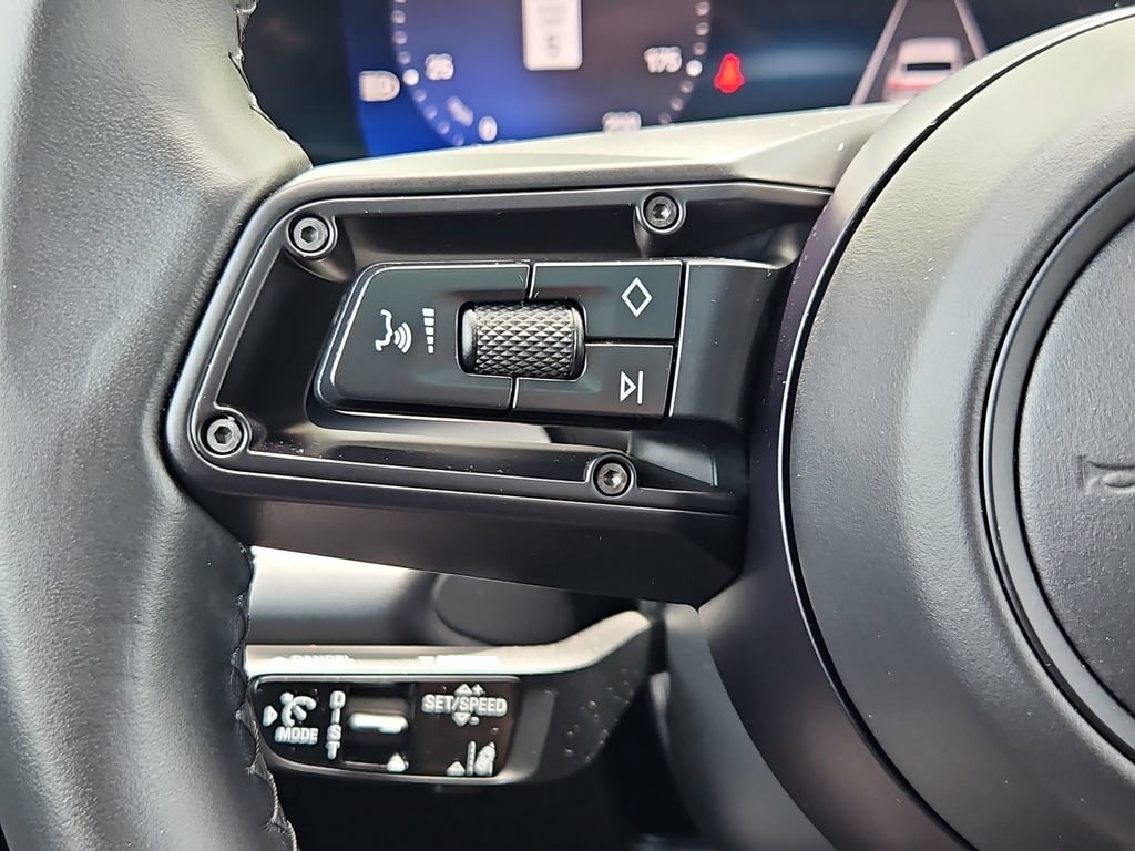 Certified 2025 Porsche Macan 4S Electric AWD/4WD image 31