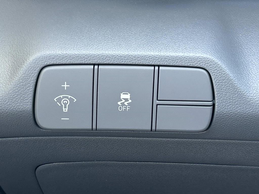 Certified 2025 Hyundai Elantra SEL image 26