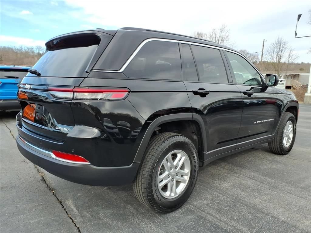 New 2025 Jeep Grand Cherokee Laredo w/ Luxury Tech Group I AWD/4WD image 4