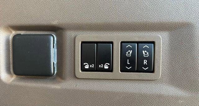 Used 2021 GMC Yukon Denali w/ Denali Premium Package RWD image 9