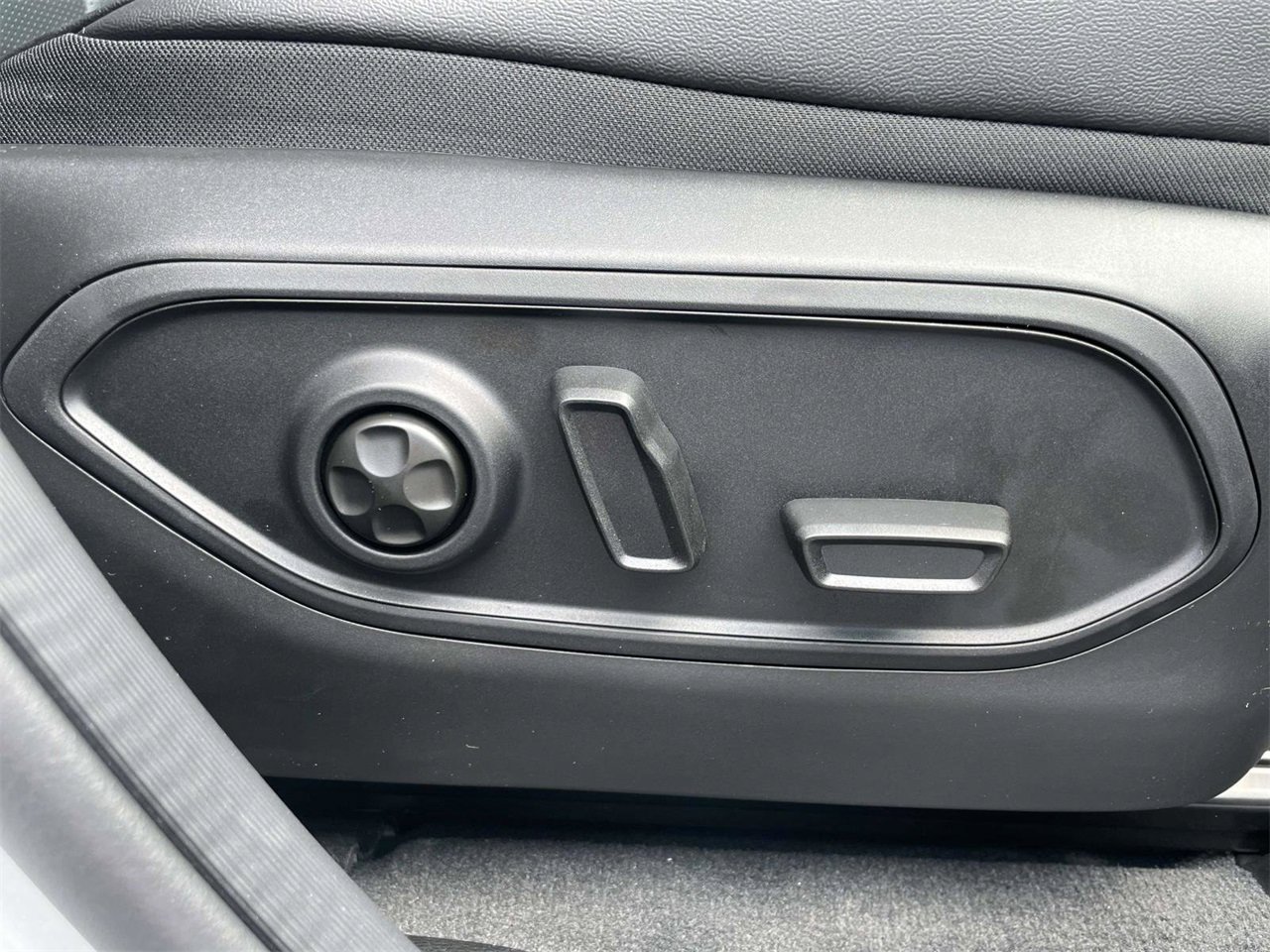 New 2025 Jeep Grand Cherokee L Limited w/ Luxury Tech Group II image 35