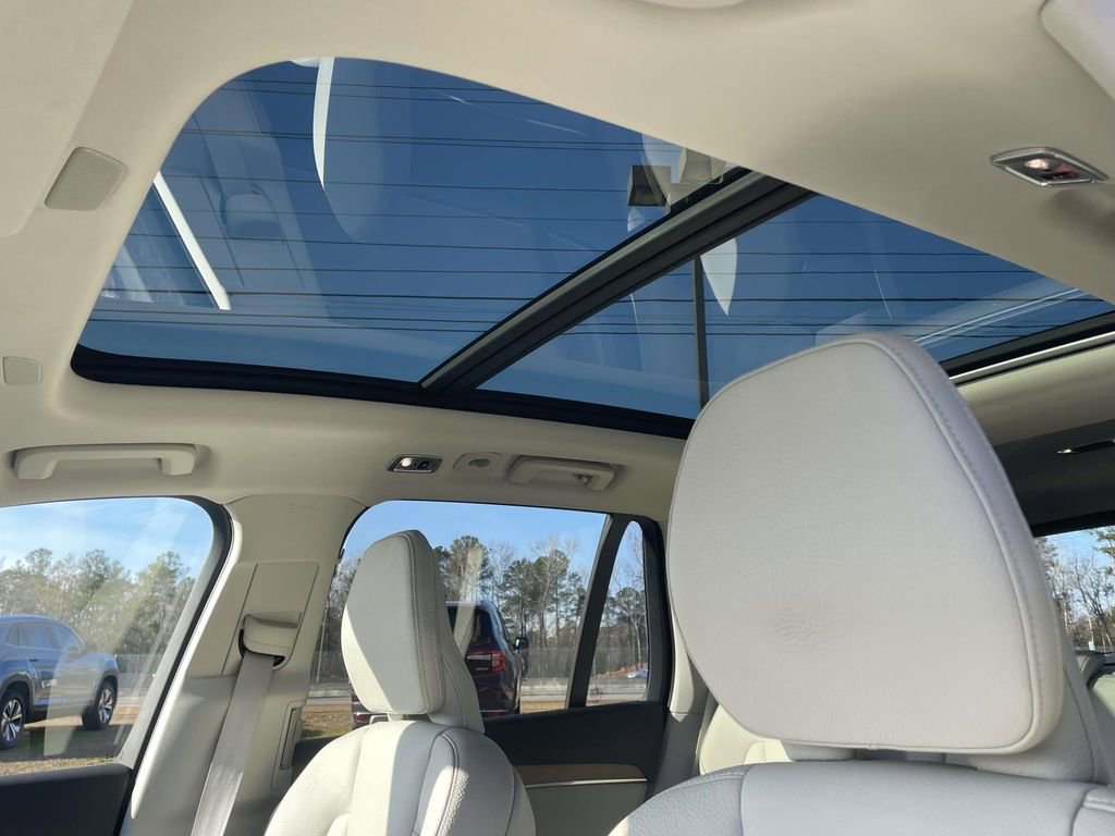 Used 2022 Volvo XC90 T6 Momentum w/ Advanced Package image 15
