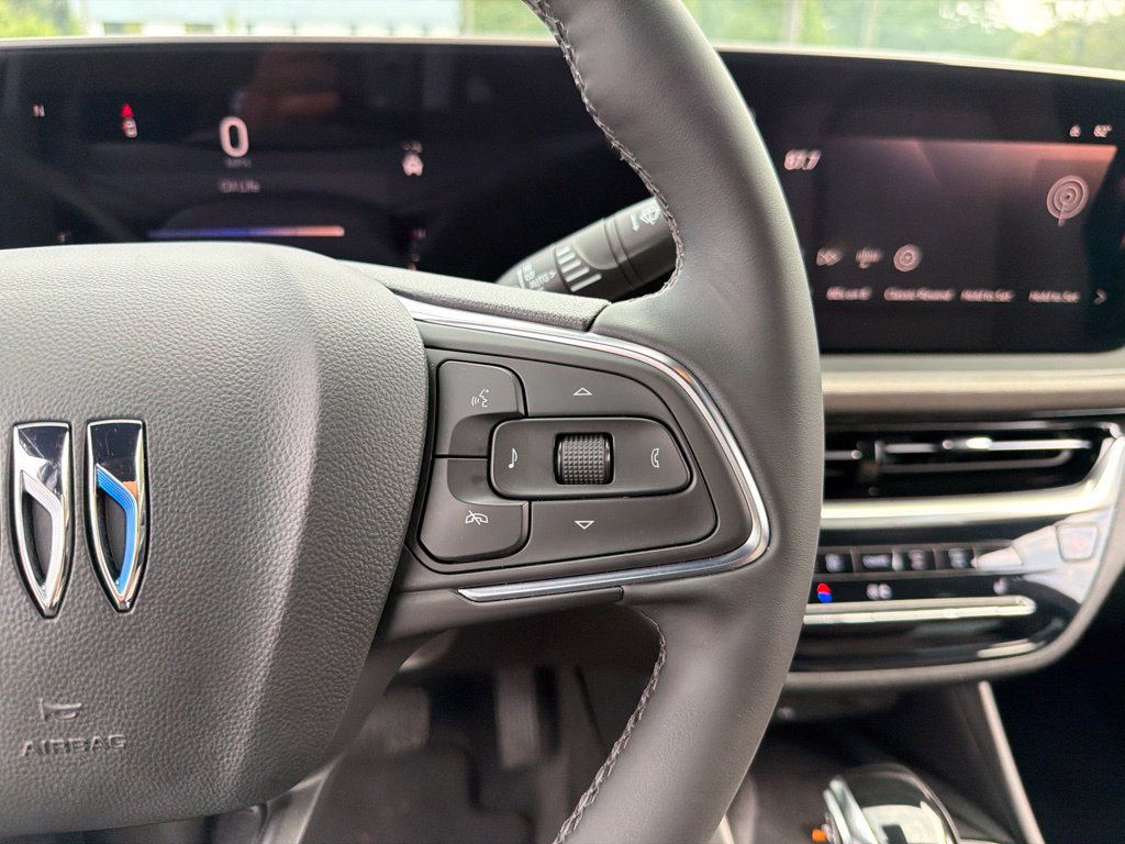 Used 2024 Buick Envista Avenir FWD image 17