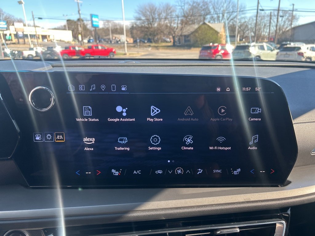 Used 2025 Chevrolet Traverse LT image 14