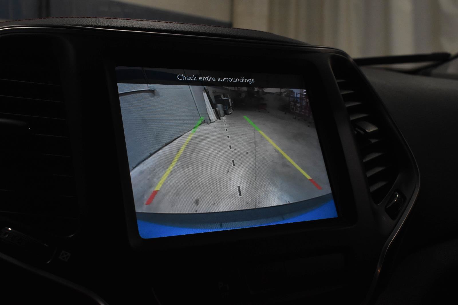 Used 2020 Jeep Cherokee Trailhawk w/ Cold Weather Group AWD/4WD image 17