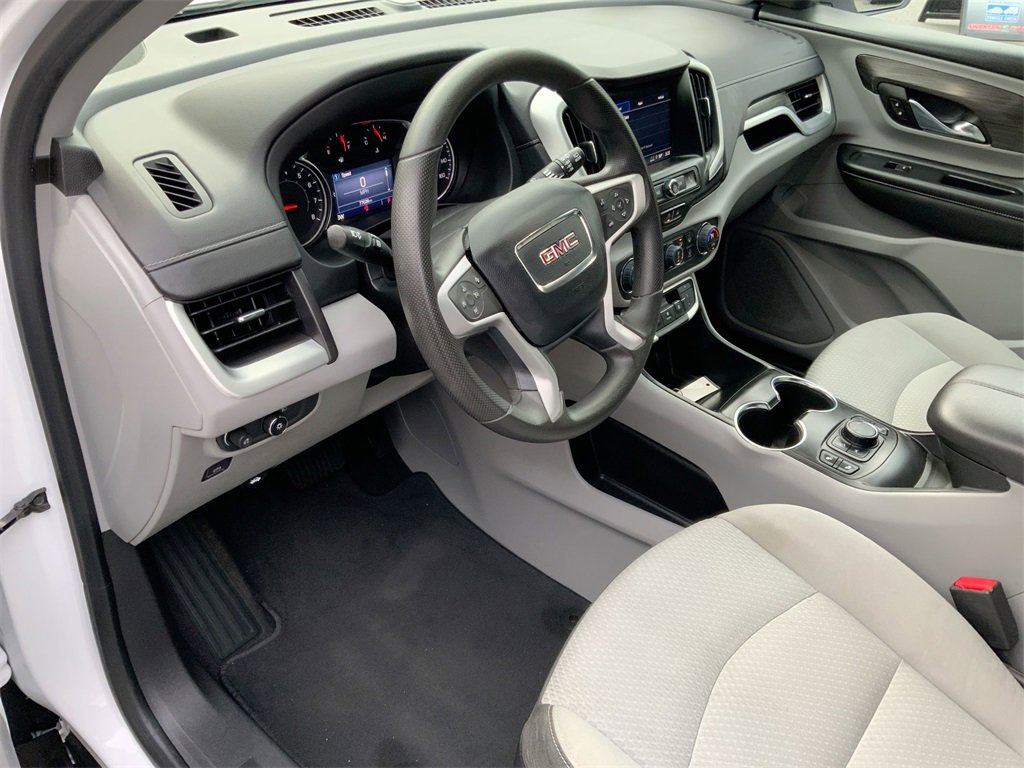 Used 2023 GMC Terrain SLE w/ Driver Convenience Package image 11