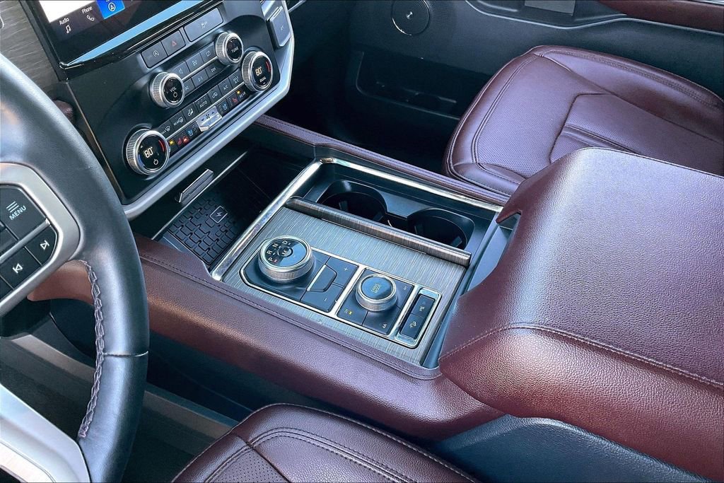 Used 2024 Ford Expedition Limited image 17