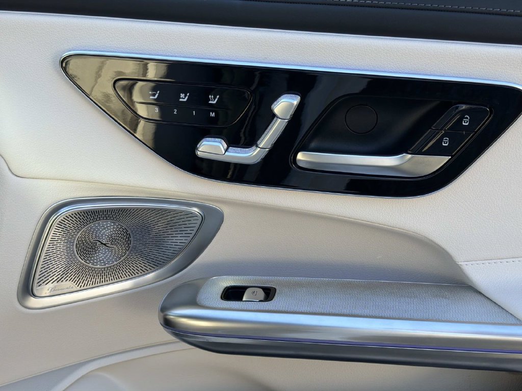 Used 2025 Mercedes-Benz CLE 300 4MATIC Cabriolet image 14