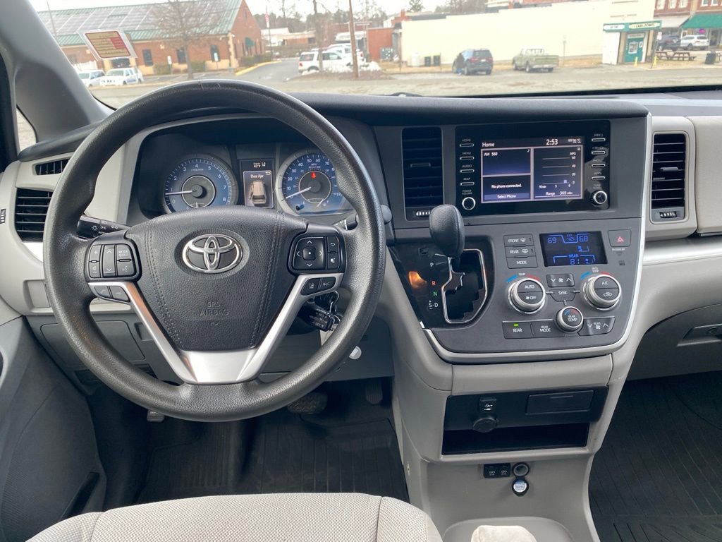 Used 2020 Toyota Sienna L image 14