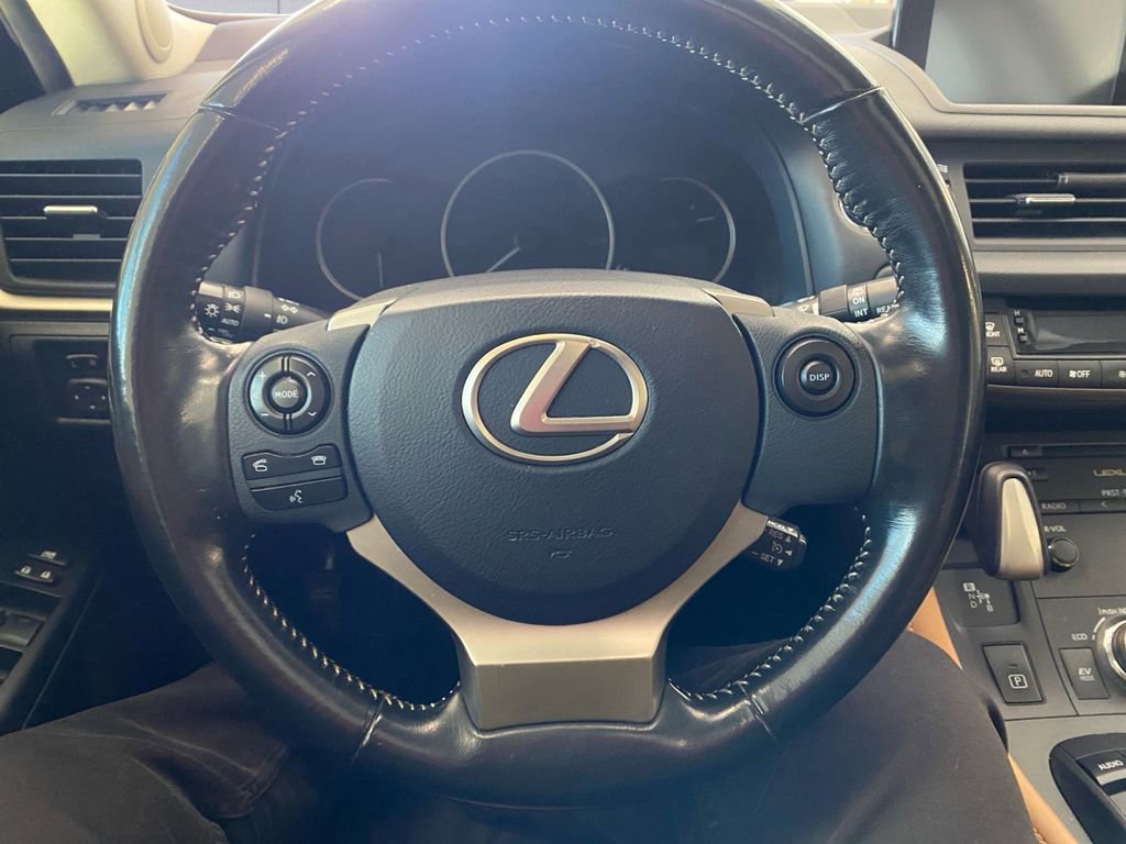 Used 2017 Lexus CT 200h image 9