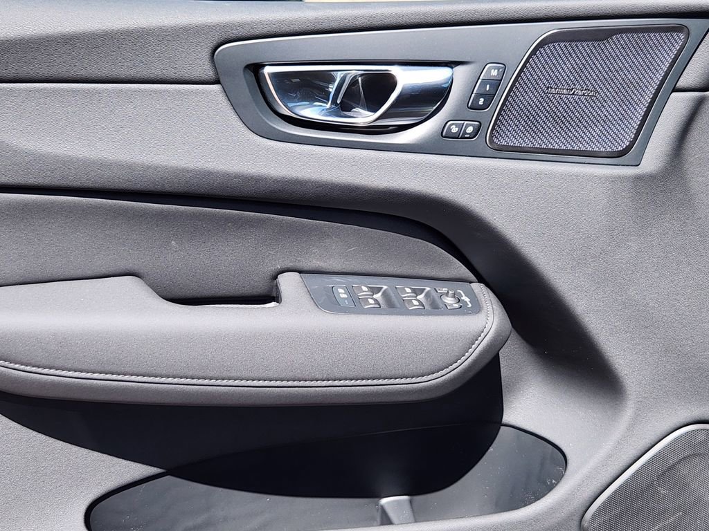 New 2026 Volvo XC60 B5 Plus w/ Protection Package Premier AWD/4WD image 14