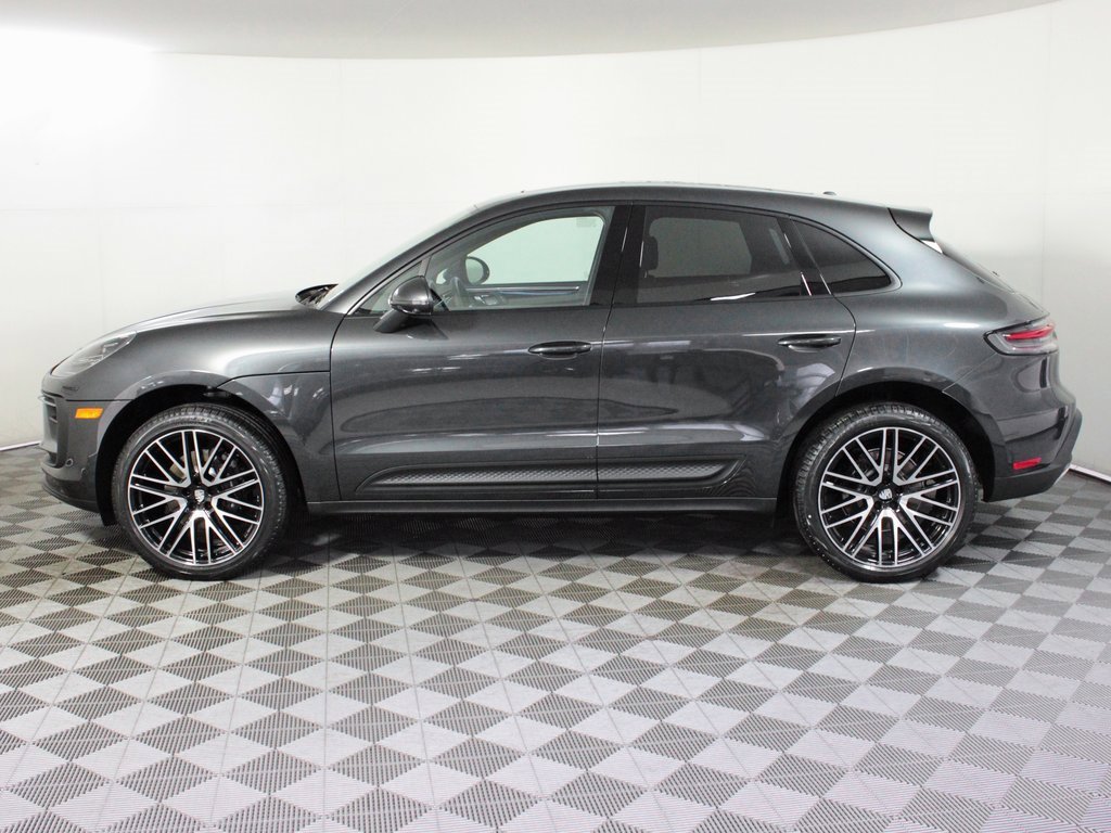 Used 2025 Porsche Macan image 2