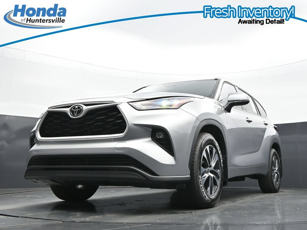 Used 2024 Toyota Highlander XLE FWD image 34