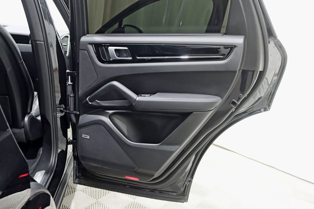 Used 2022 Porsche Cayenne S AWD/4WD image 38