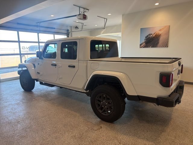 New 2026 Jeep Gladiator Sport AWD/4WD image 4