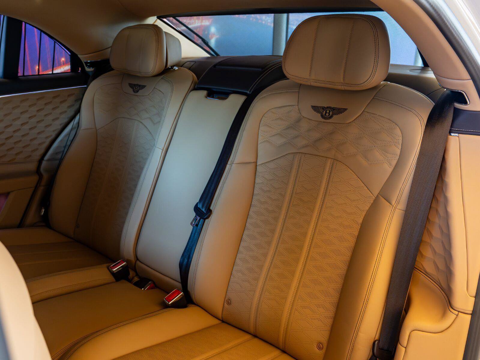 Used 2025 Bentley Flying Spur Plug-In Hybrid AWD/4WD image 24