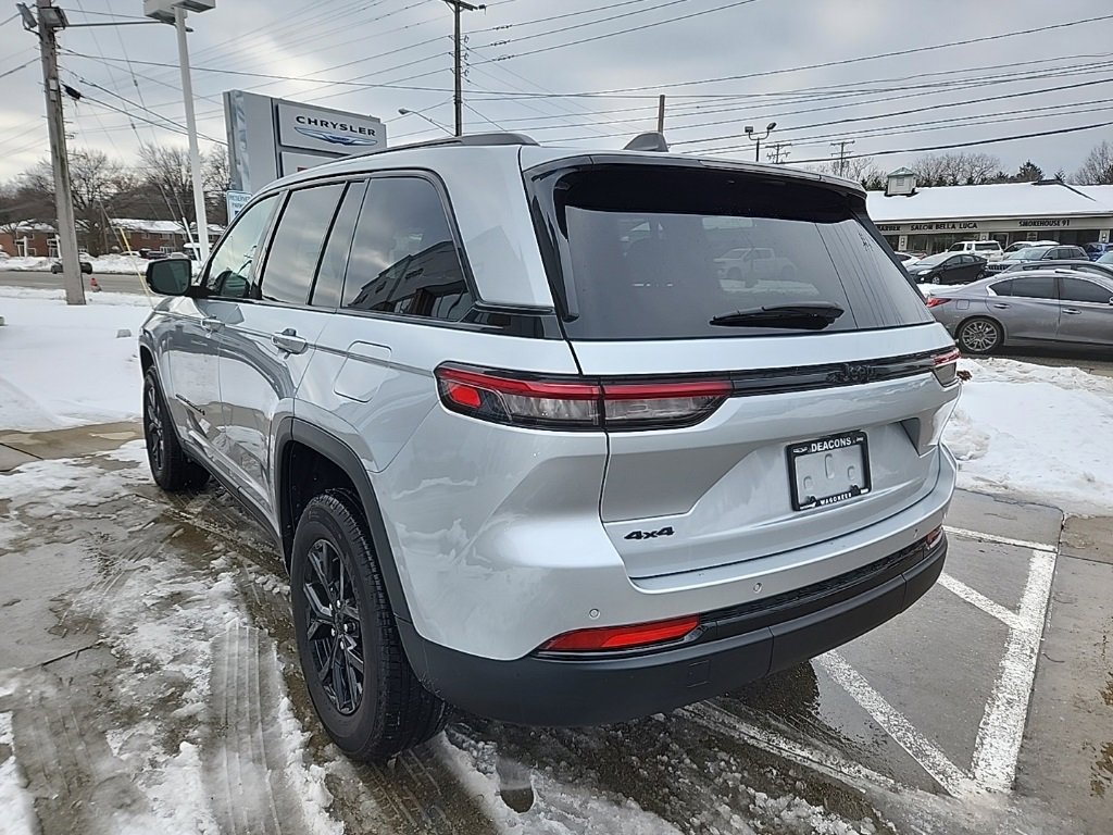 Certified 2024 Jeep Grand Cherokee Altitude image 10