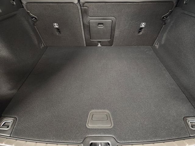 New 2025 Volvo XC60 B5 Plus w/ Climate Package image 34