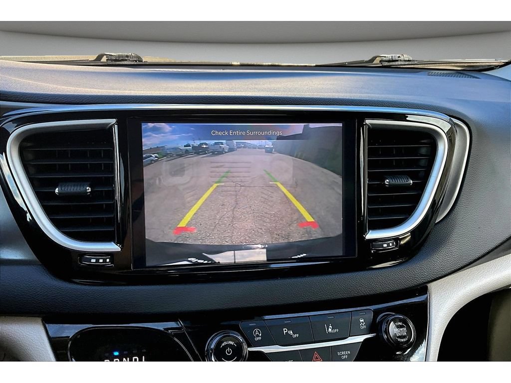 Used 2024 Chrysler Pacifica Touring-L FWD image 26