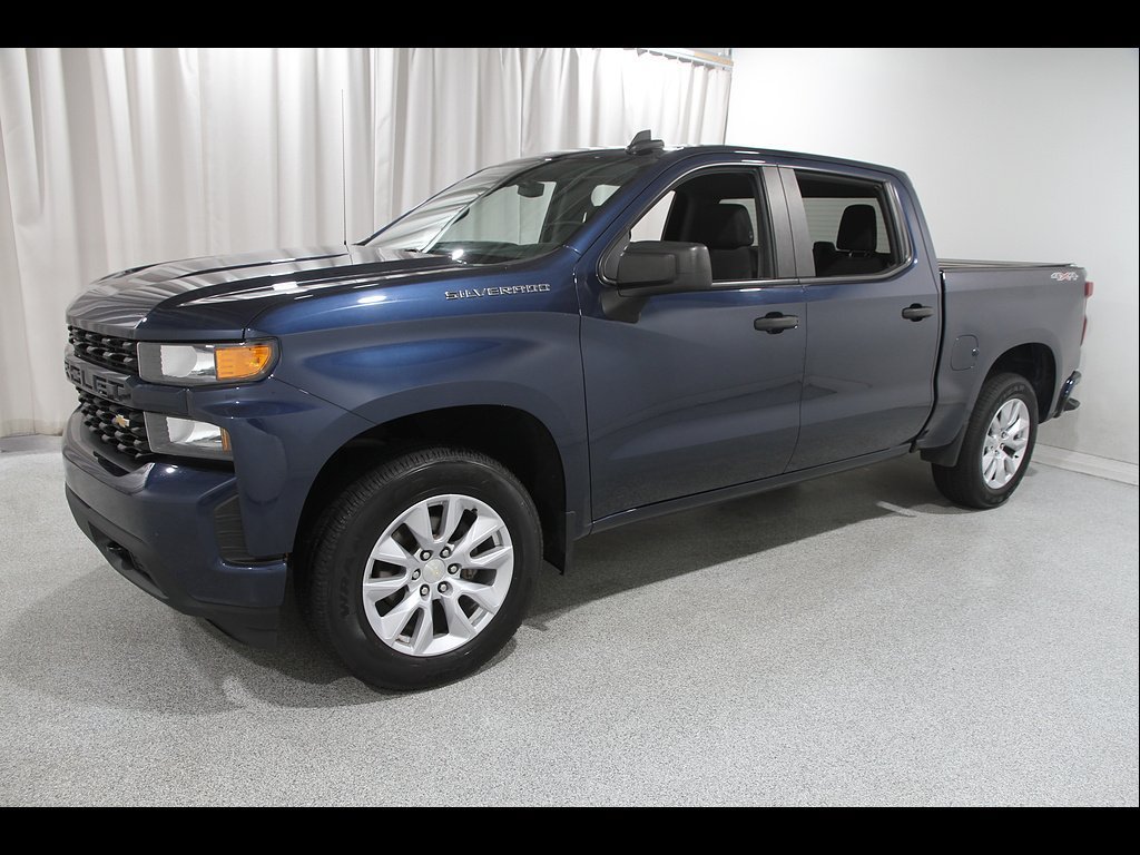 Used 2020 Chevrolet Silverado 1500 Custom w/ Custom Value Package AWD/4WD image 3