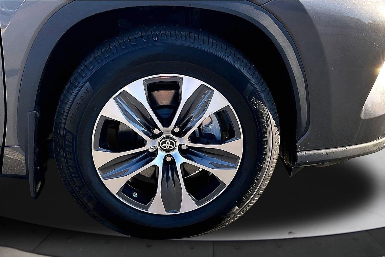 Used 2022 Toyota Highlander XLE image 36