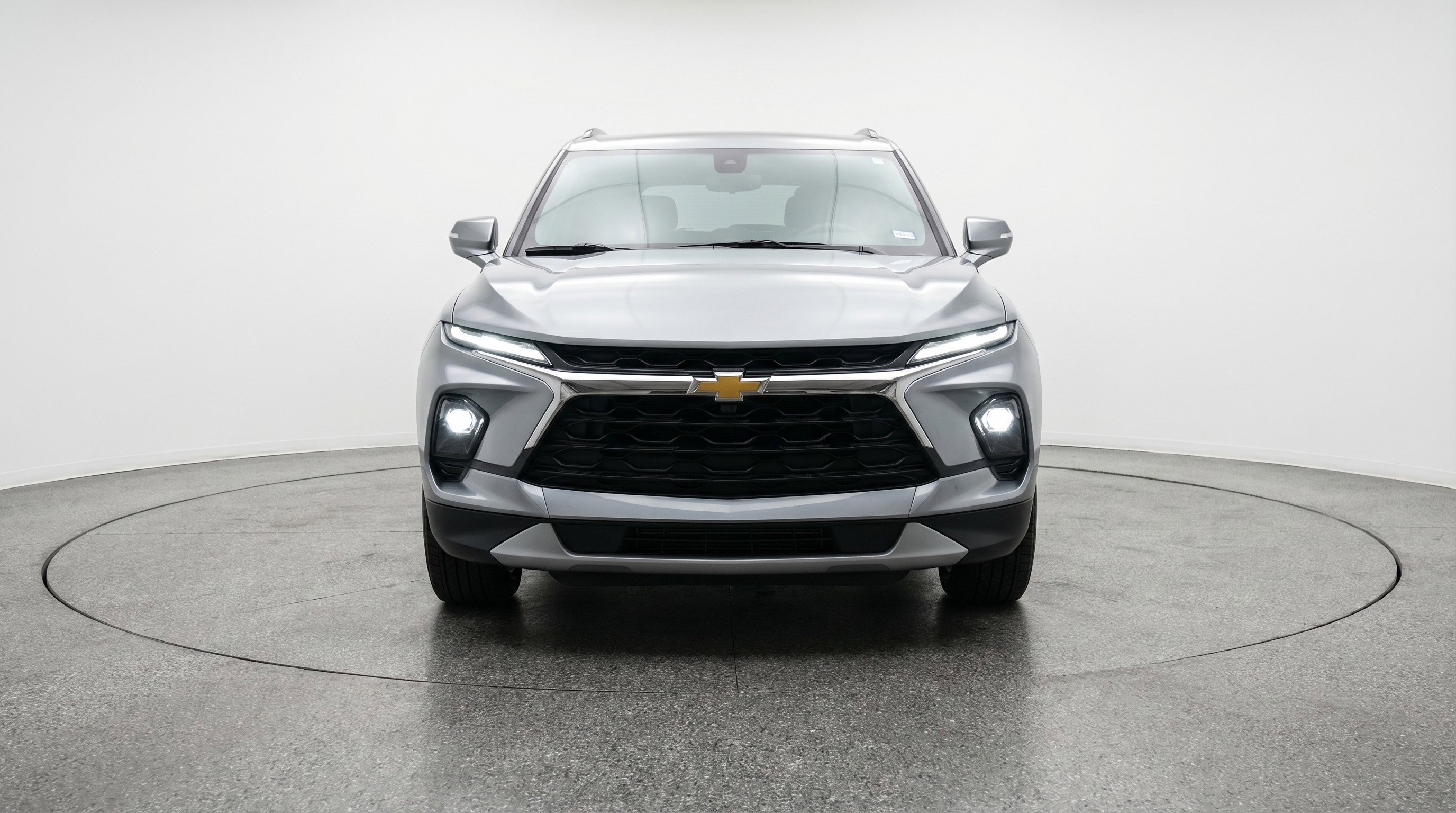 Used 2025 Chevrolet Blazer LT FWD image 2