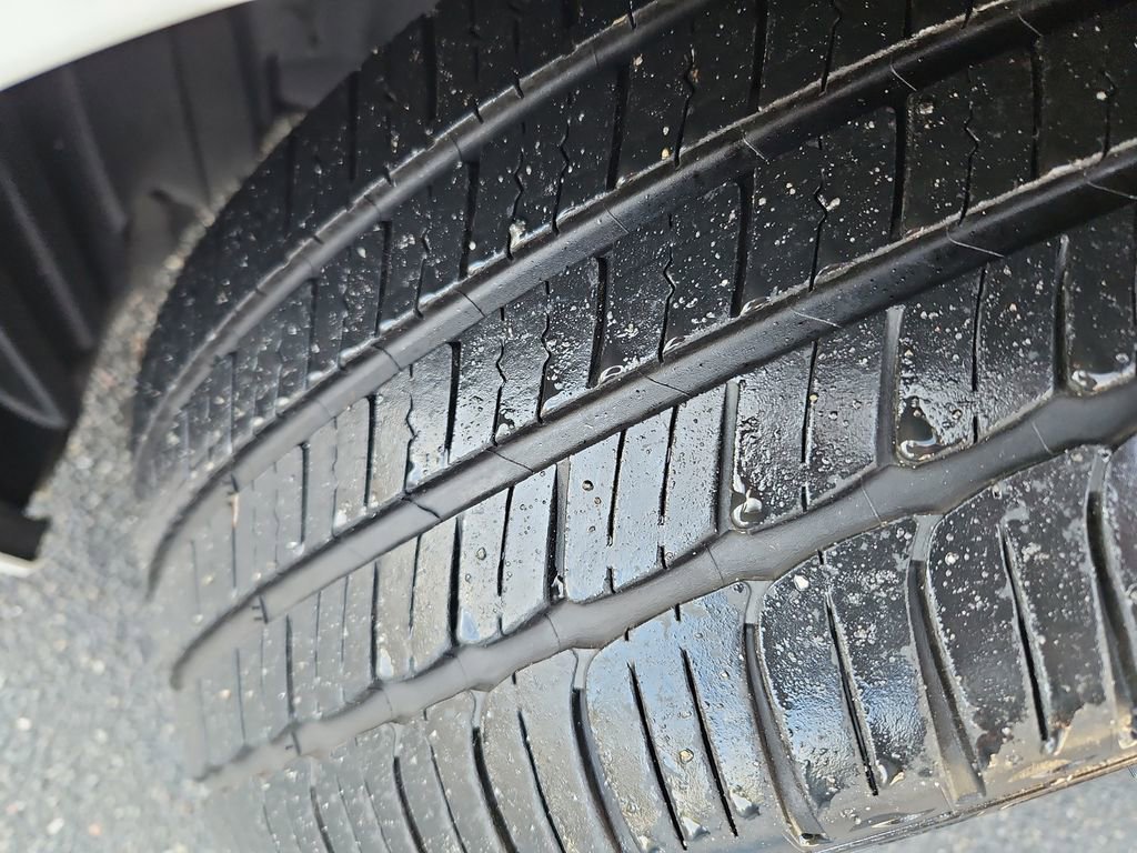 Used 2021 Toyota Avalon Limited image 36