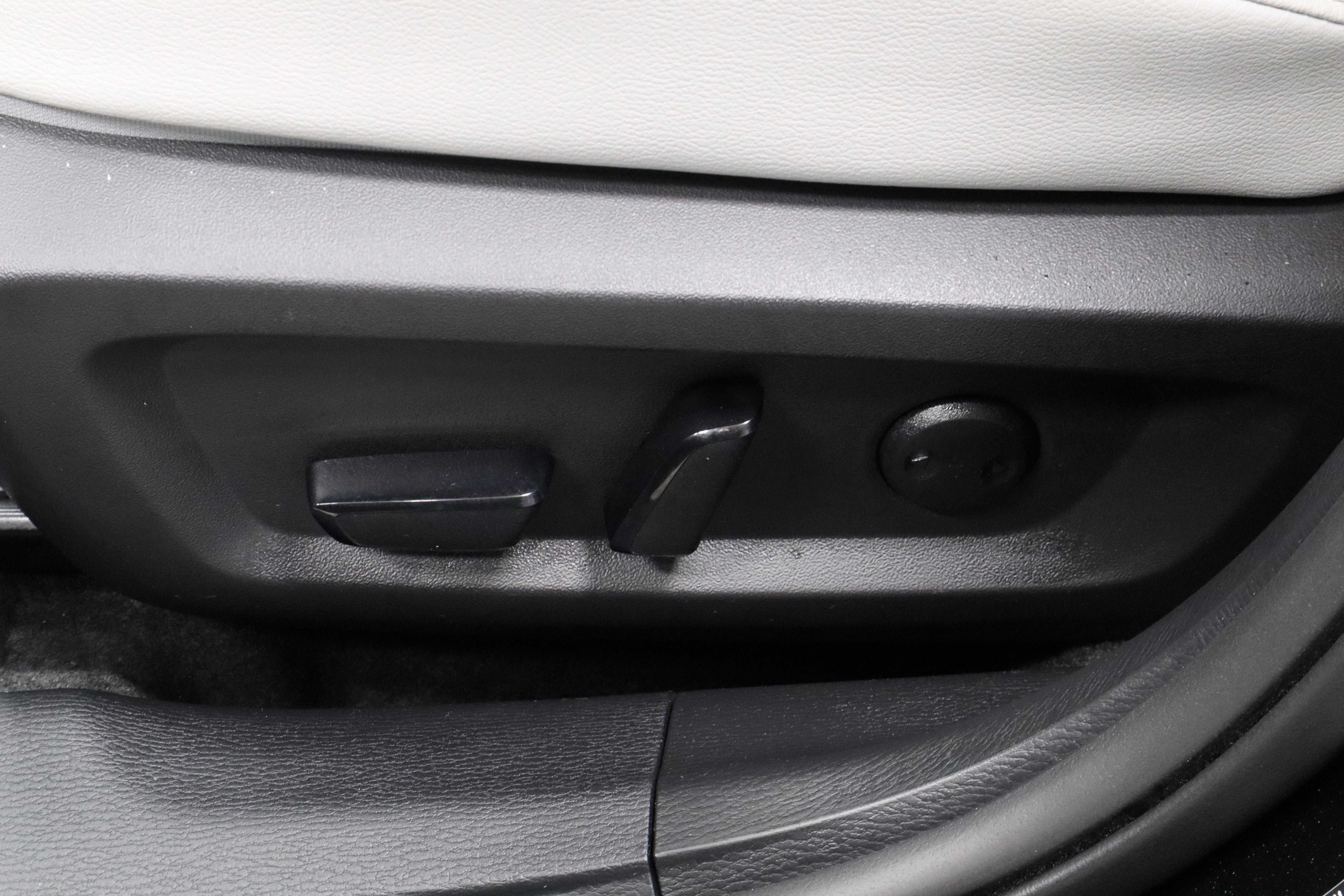 New 2026 Mitsubishi Outlander SEL image 18