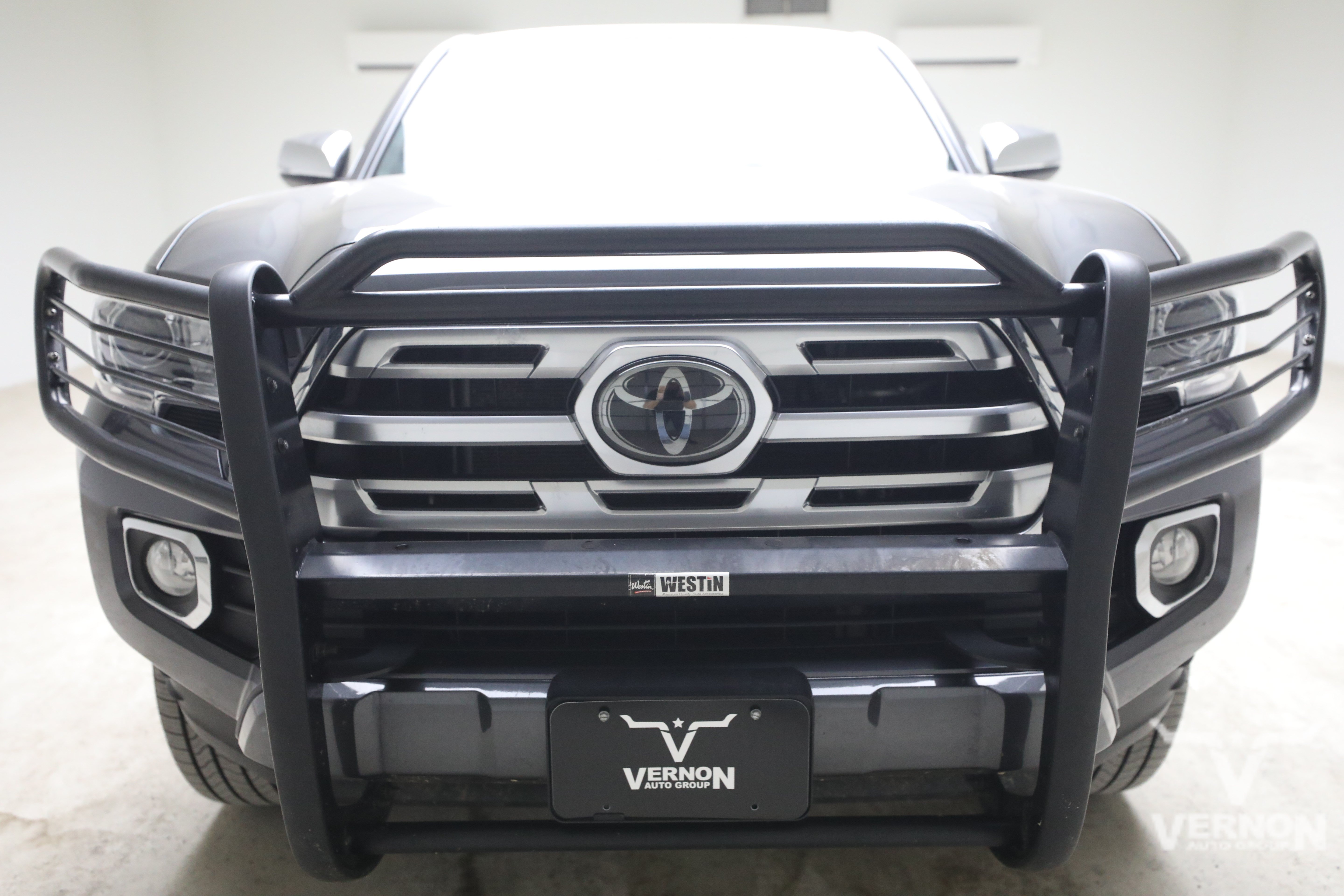 Used 2018 Toyota Tacoma Limited AWD/4WD image 8