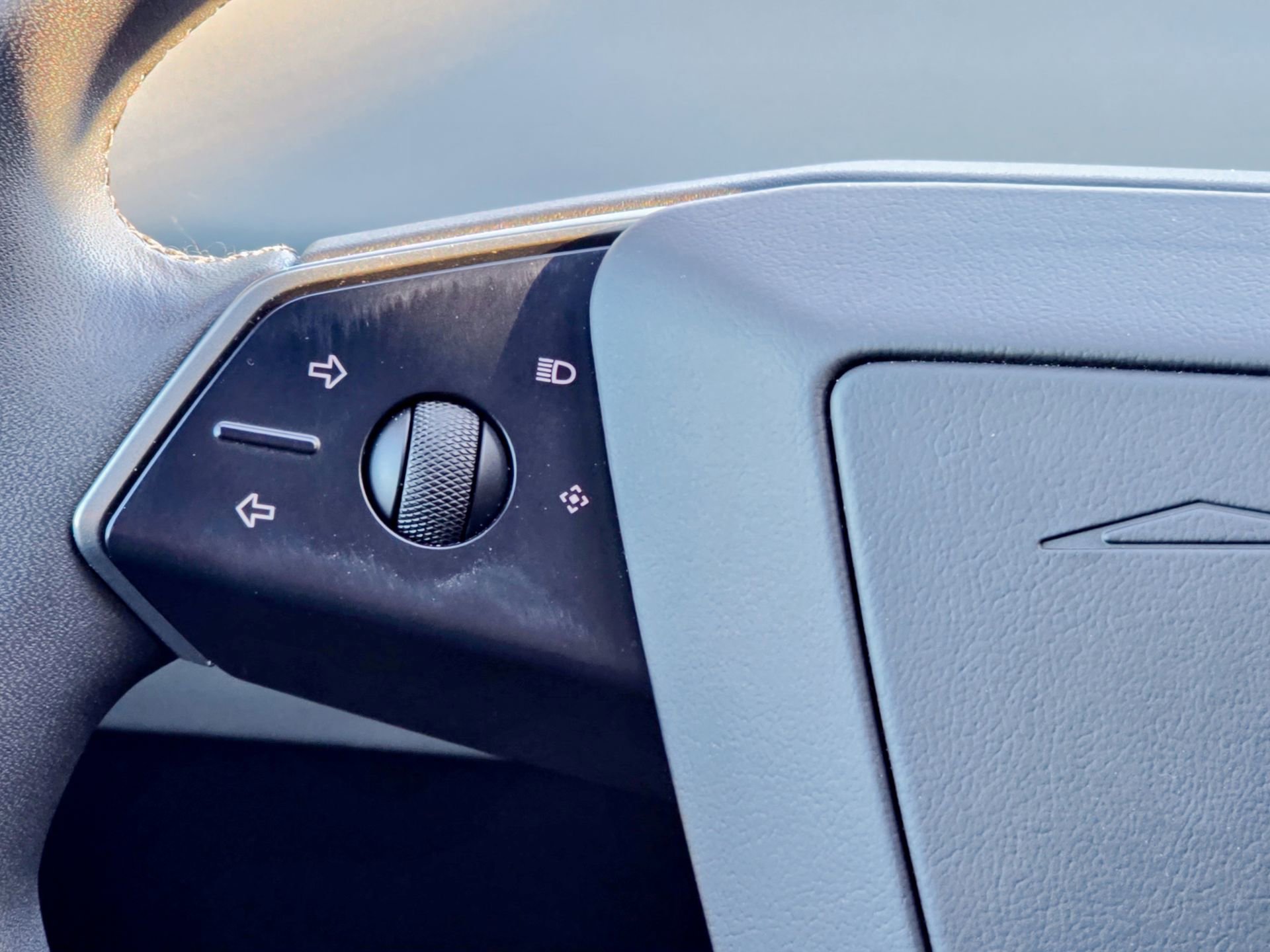 Used 2025 Tesla Cybertruck AWD Crew Cab image 37