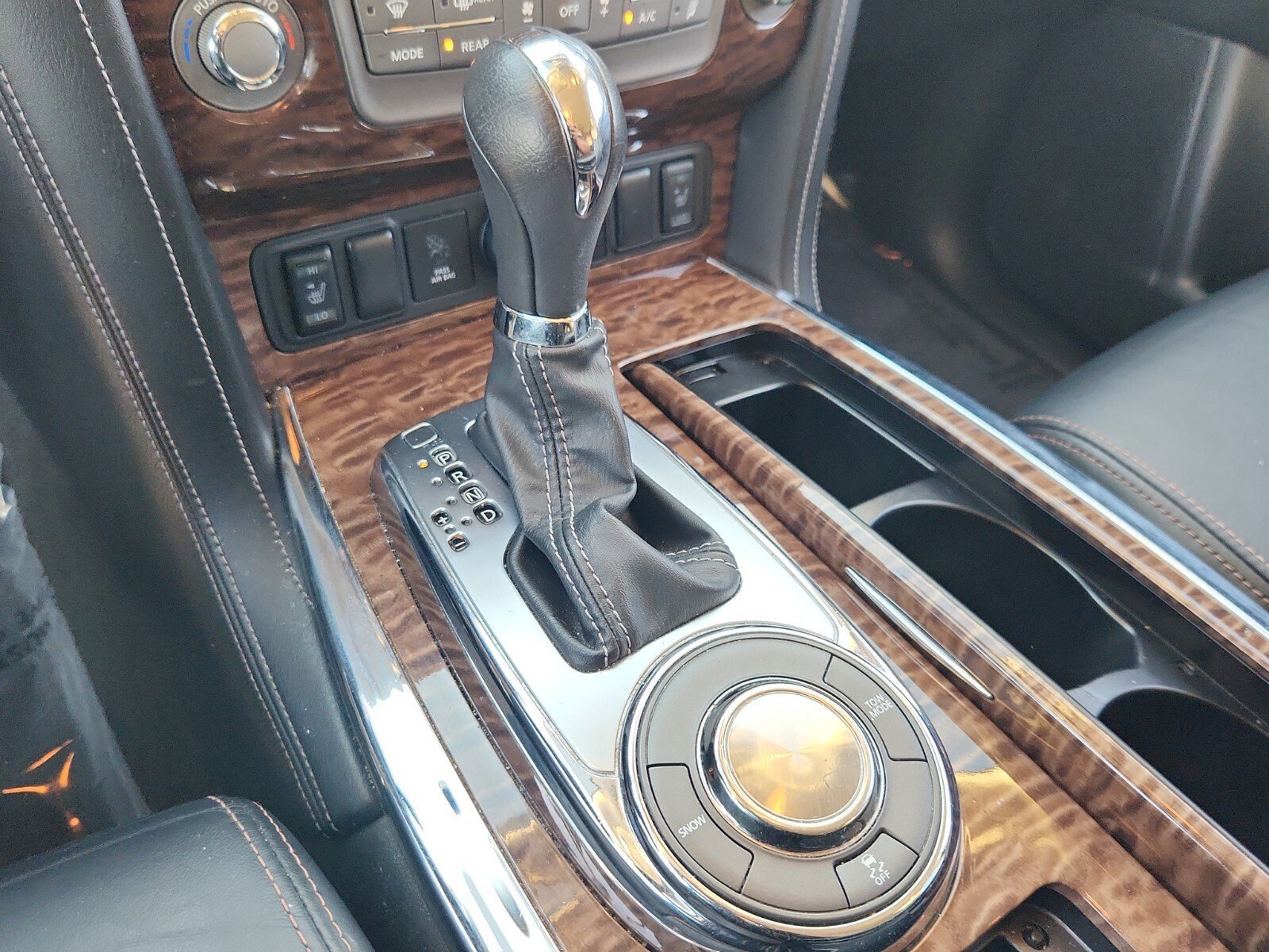 Used 2018 Nissan Armada SL image 17