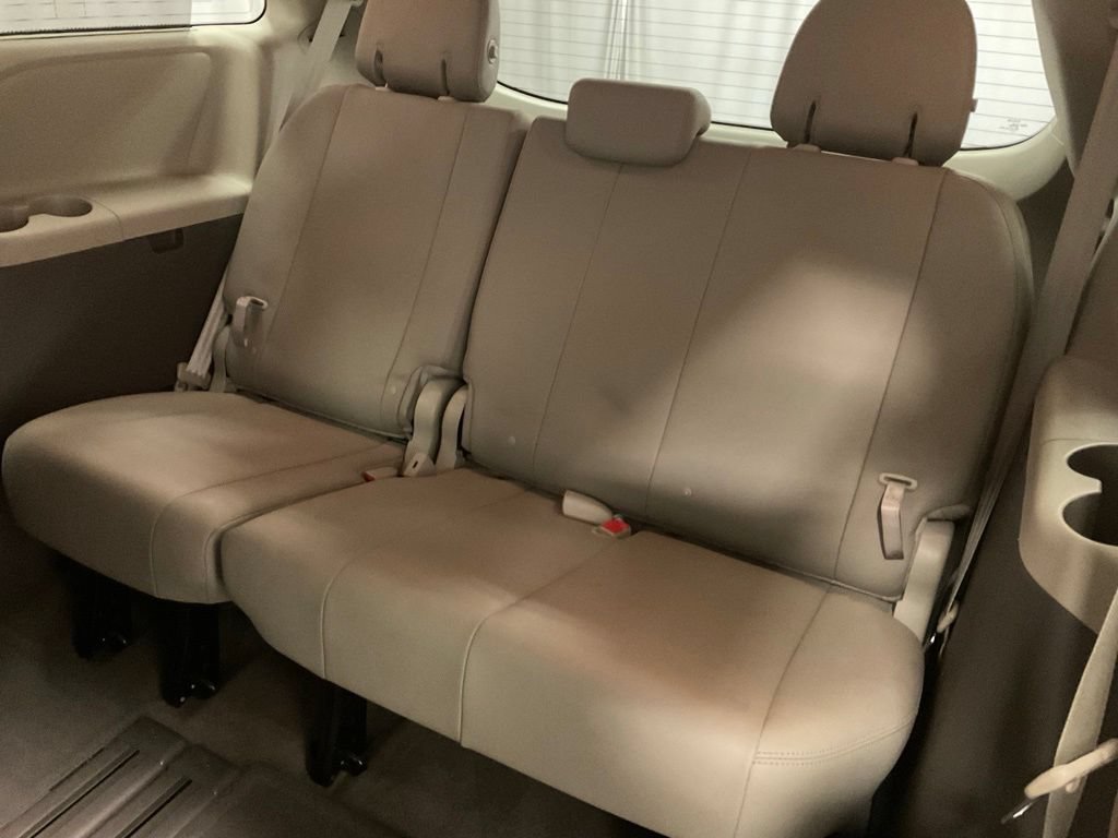 Used 2015 Toyota Sienna XLE FWD image 27
