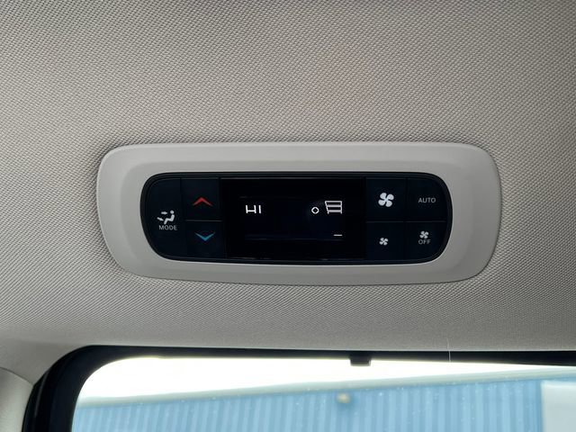 Used 2018 Chrysler Pacifica Touring-L Plus image 38