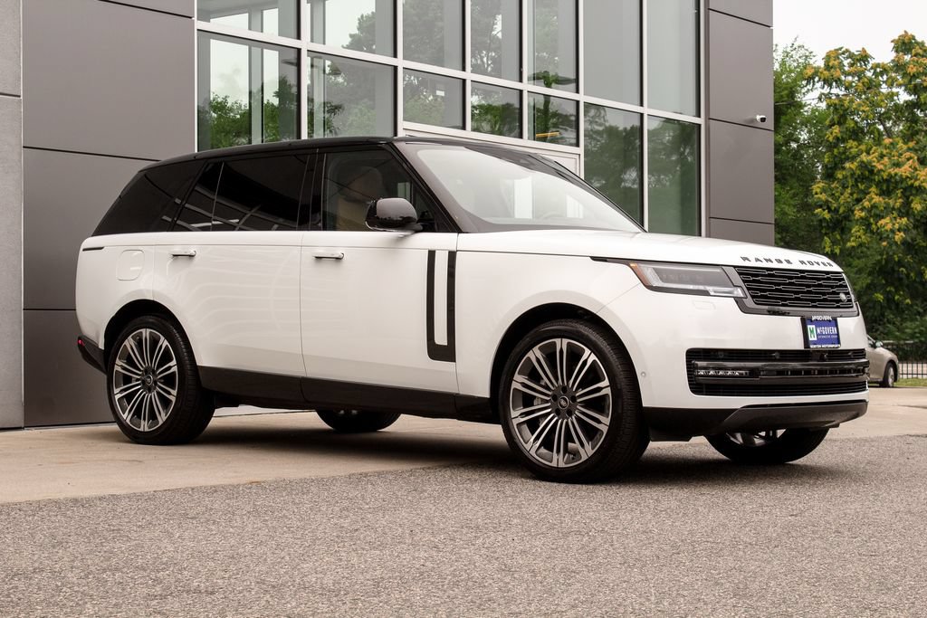 Used 2025 Land Rover Range Rover Long Wheelbase SE AWD/4WD image 3