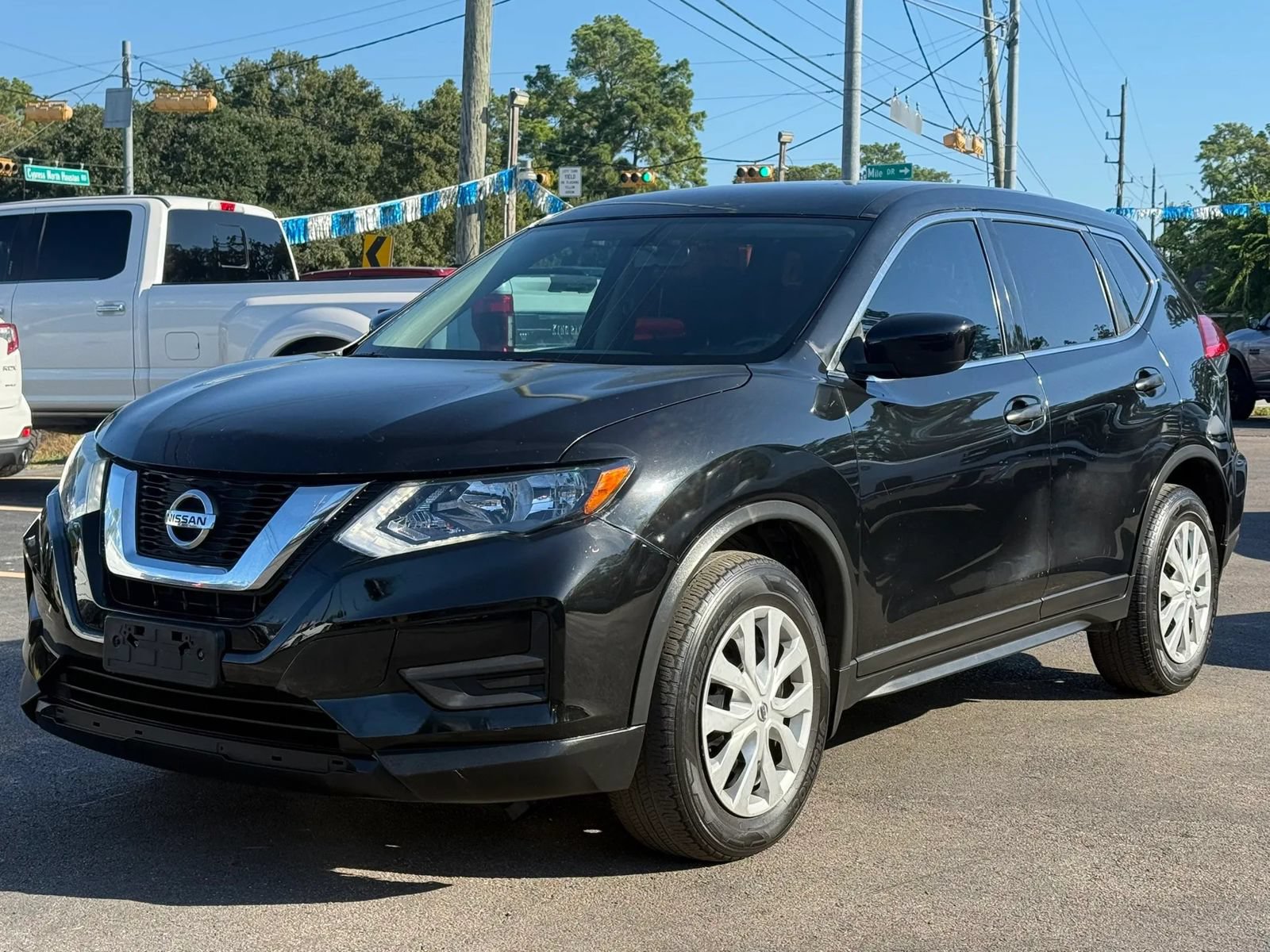 Used 2017 Nissan Rogue S AWD/4WD image 1