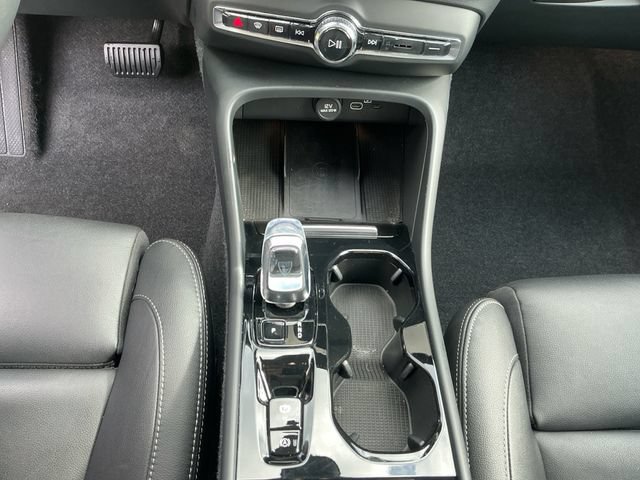 Used 2025 Volvo XC40 B5 Plus AWD/4WD image 11