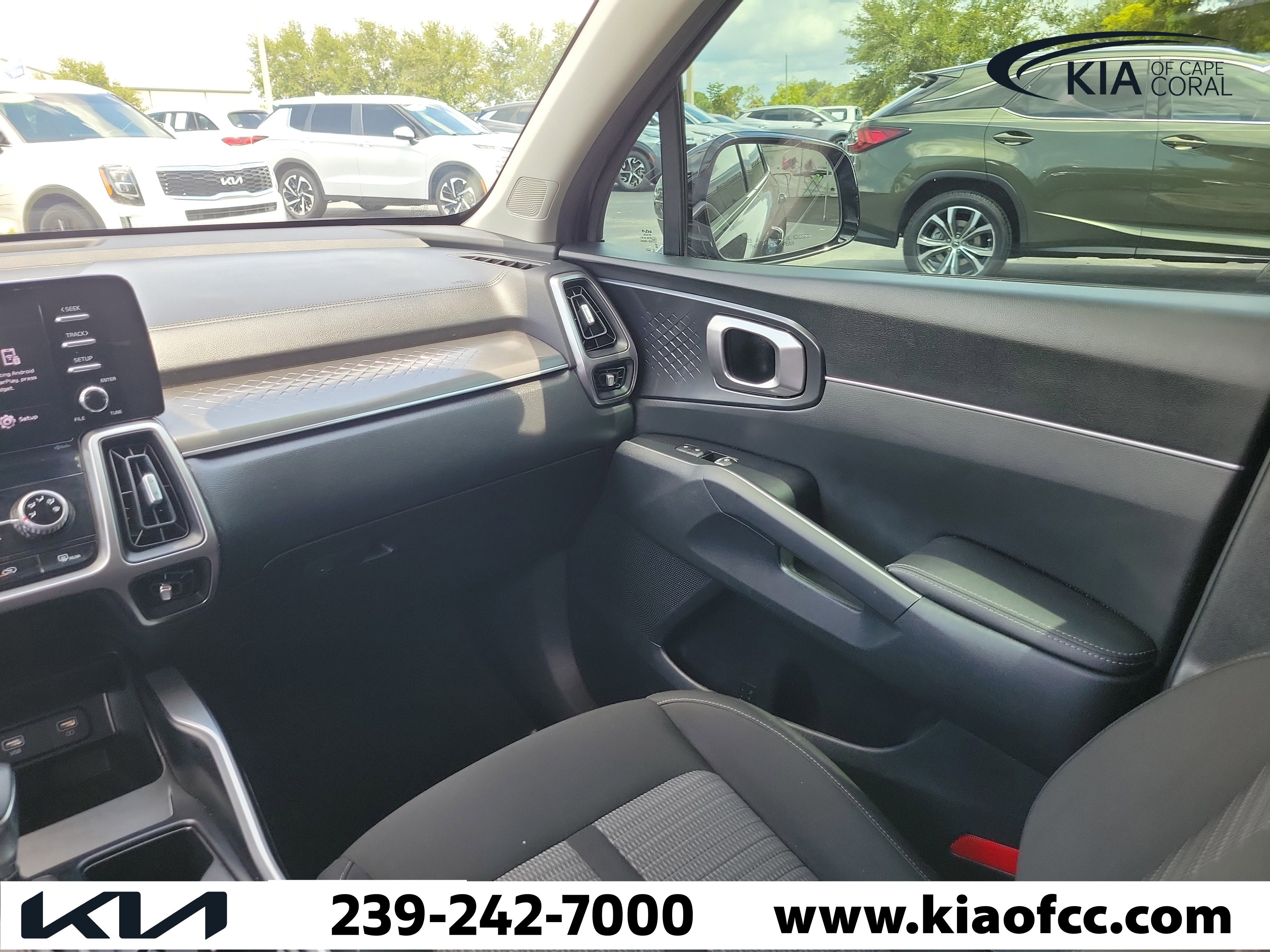 Used 2023 Kia Sorento LX FWD image 17