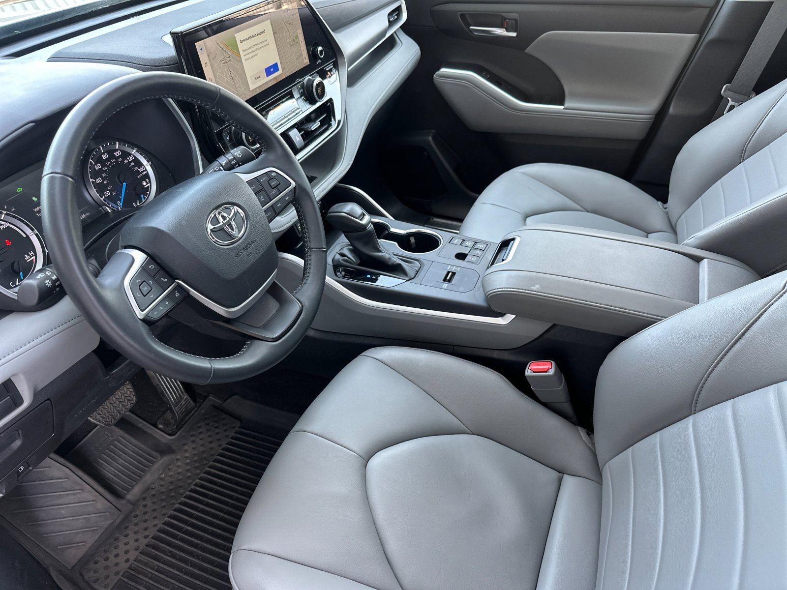 Used 2025 Toyota Highlander XLE image 9